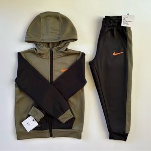 BRAND NEW . Nike- Thermal-Fit . Tracksuit (4T . 3-4YRS)